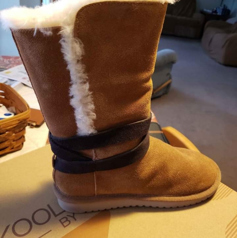 Womens Koolaburra by UGG boots size 6